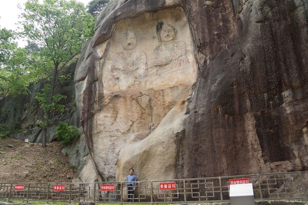 괴산 원풍리 마애이불병좌상